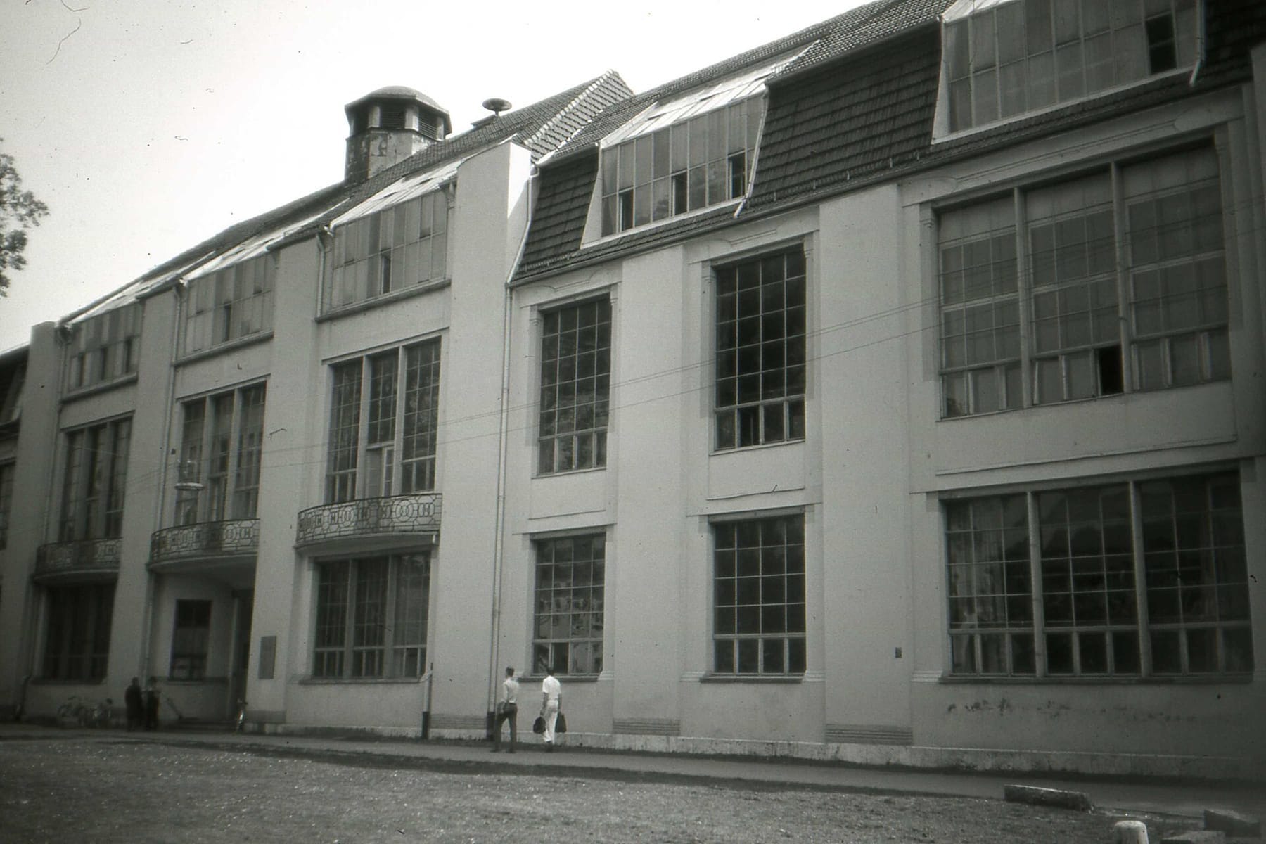 Weimar Bauhaus, Kunsthochschule . Hochschule fuer Architektur und Bauwesen. ORWO UP15 film May 1990 (4663757335) (photograph from the Wikimedia Commons category Bauhaus-Universität Weimar)