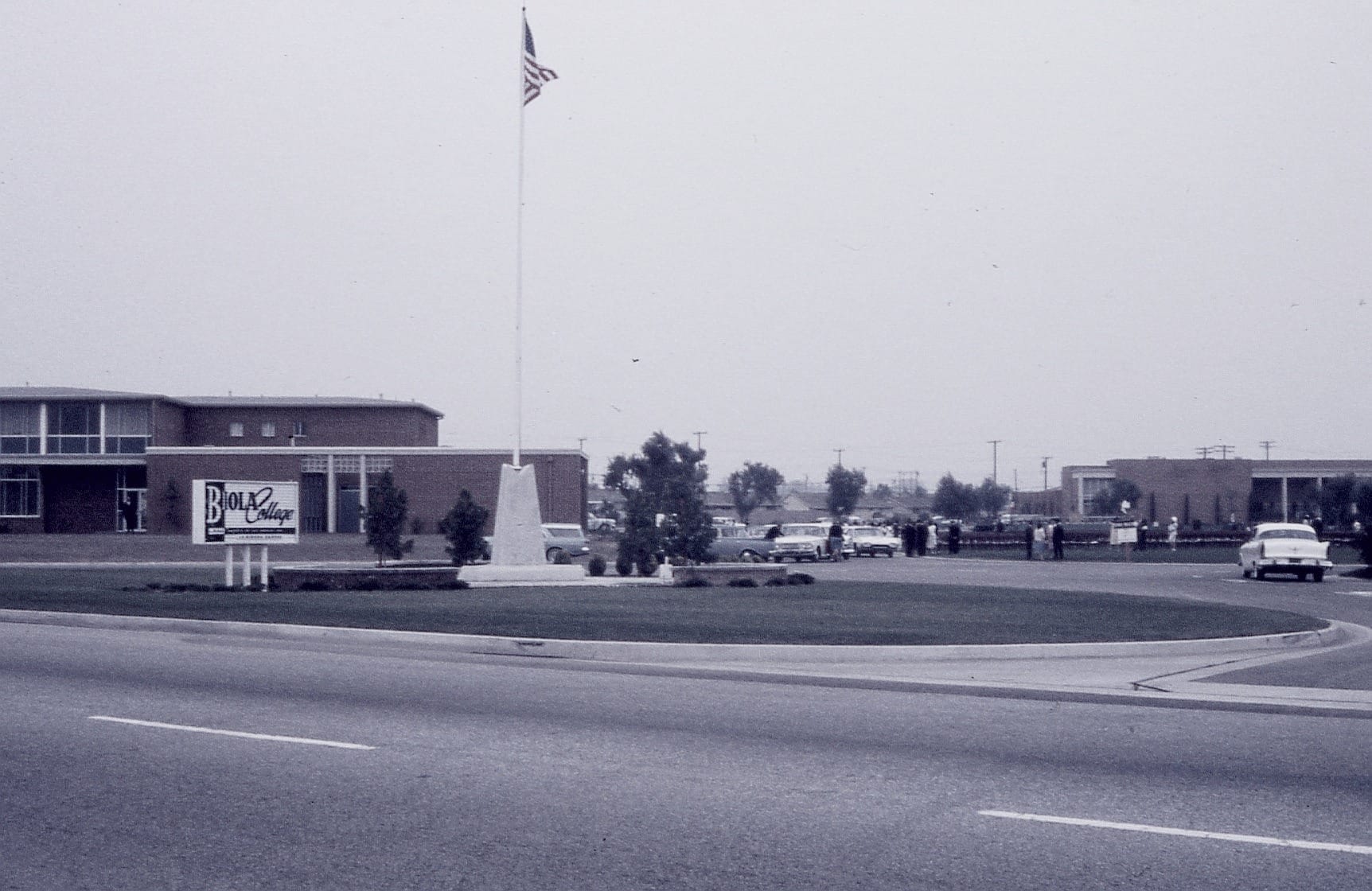 6306-BiolaCollegeEntrance (photograph from the Wikimedia Commons category Biola University)
