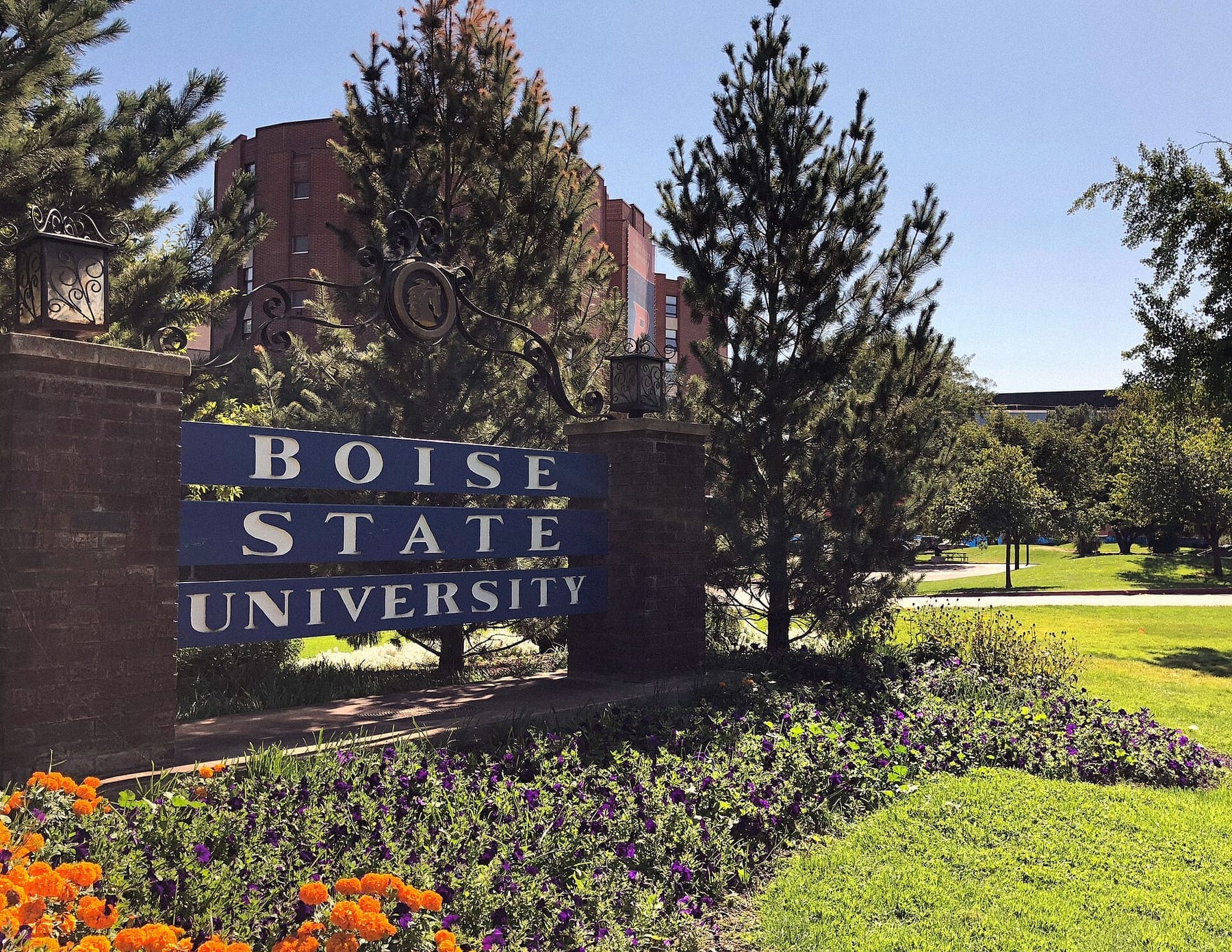 BSUwestEntrance2 (photograph from the Wikimedia Commons category Boise State University)