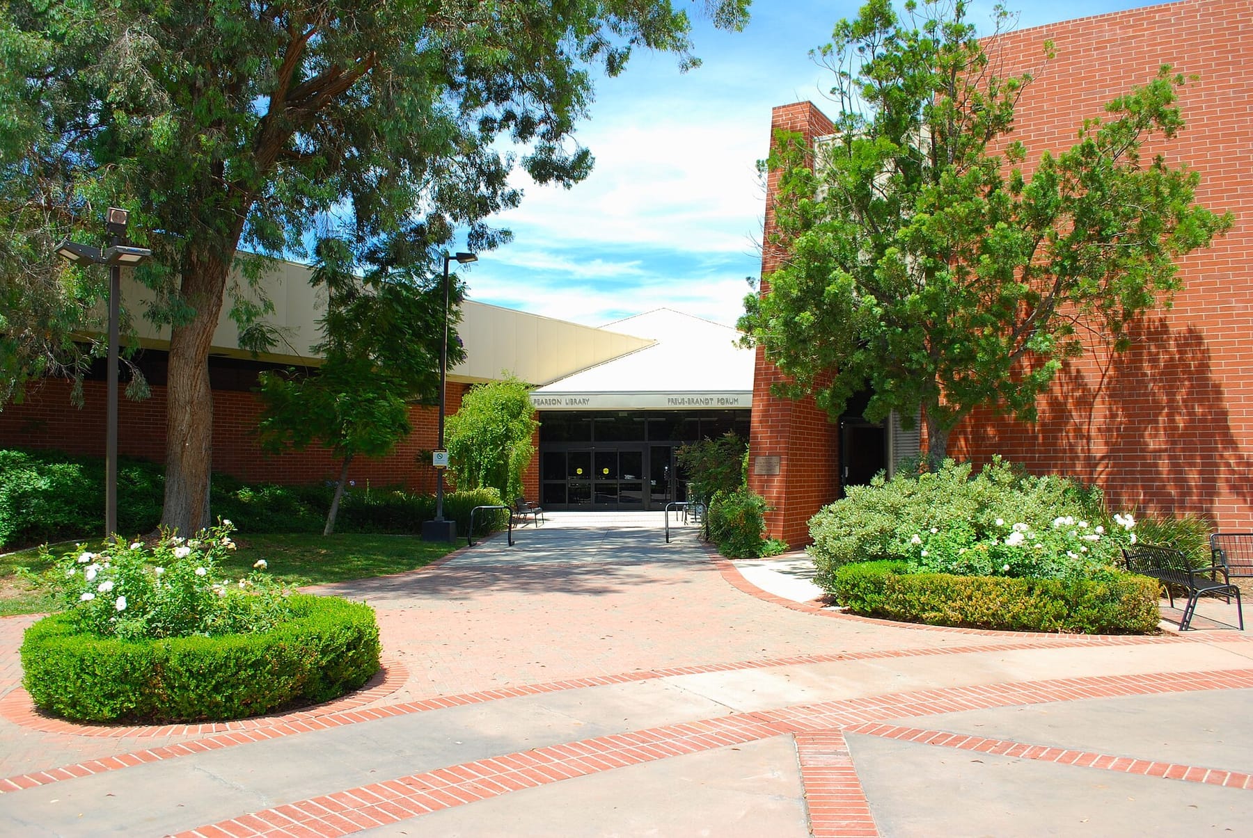 Pearson library california lutheran university (photograph from the Wikimedia Commons category California Lutheran University)