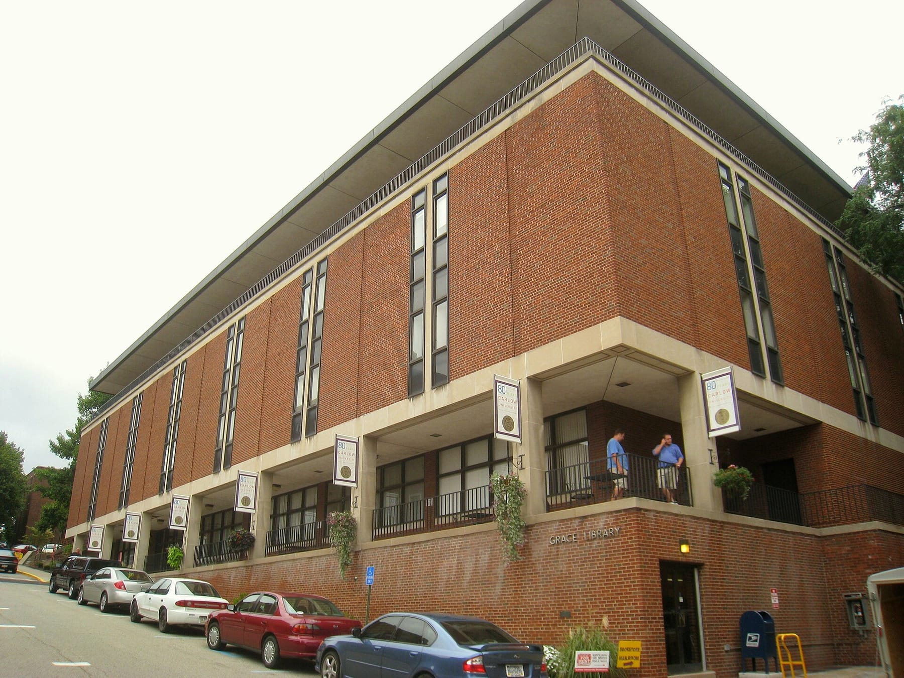 Grace Library - Carlow University - IMG 1454 (photograph from the Wikimedia Commons category Carlow University)