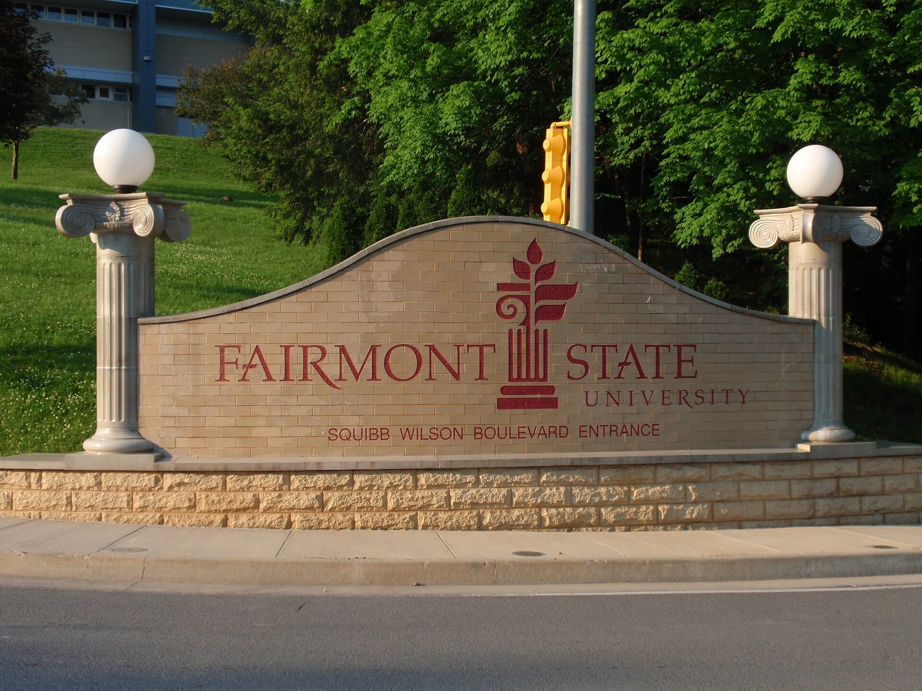 Fairmontstateentrance (photograph from the Wikimedia Commons category Fairmont State University)