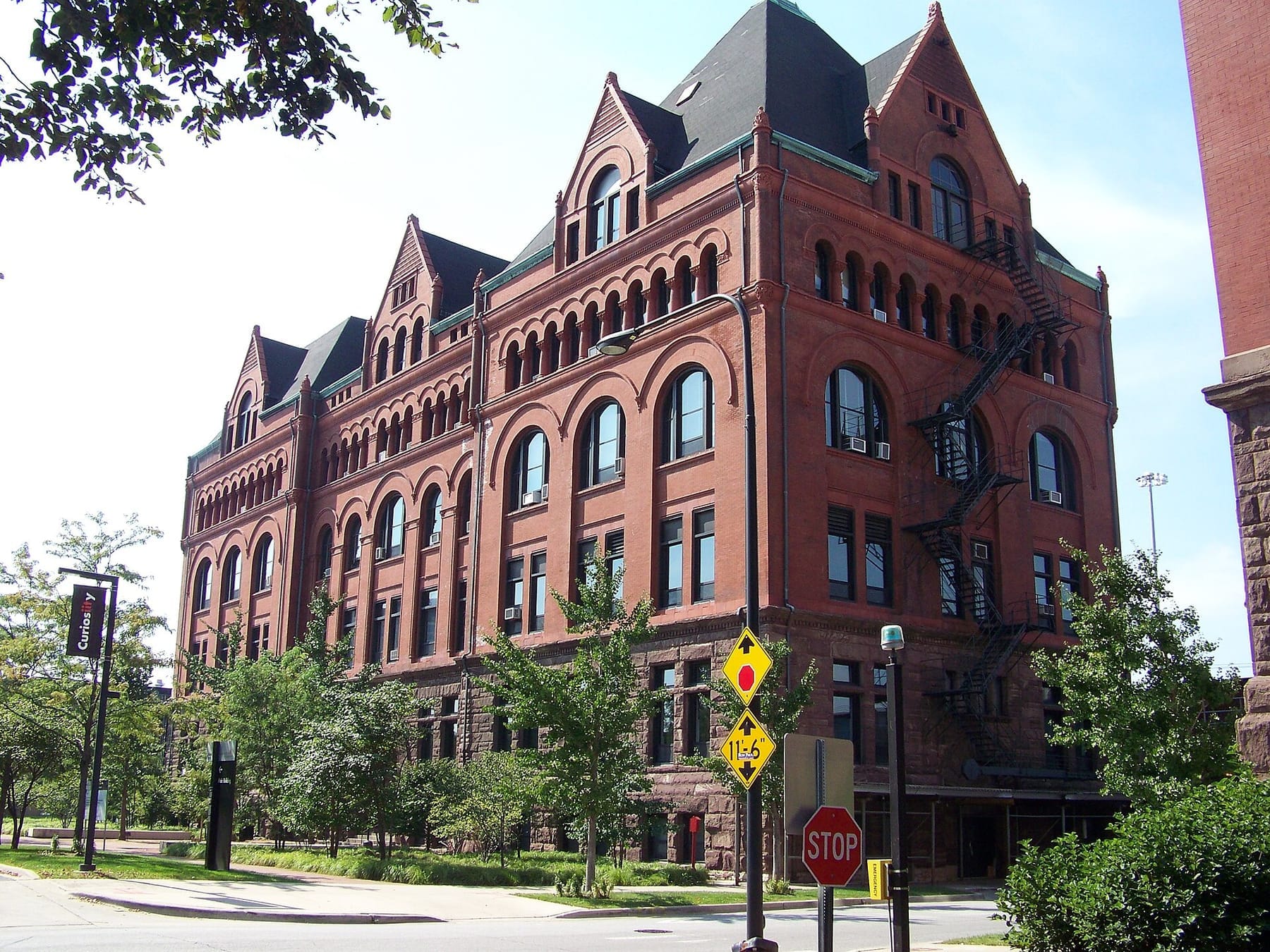 Armour Institute of Technology main building (photograph from the Wikimedia Commons category Illinois Institute of Technology)