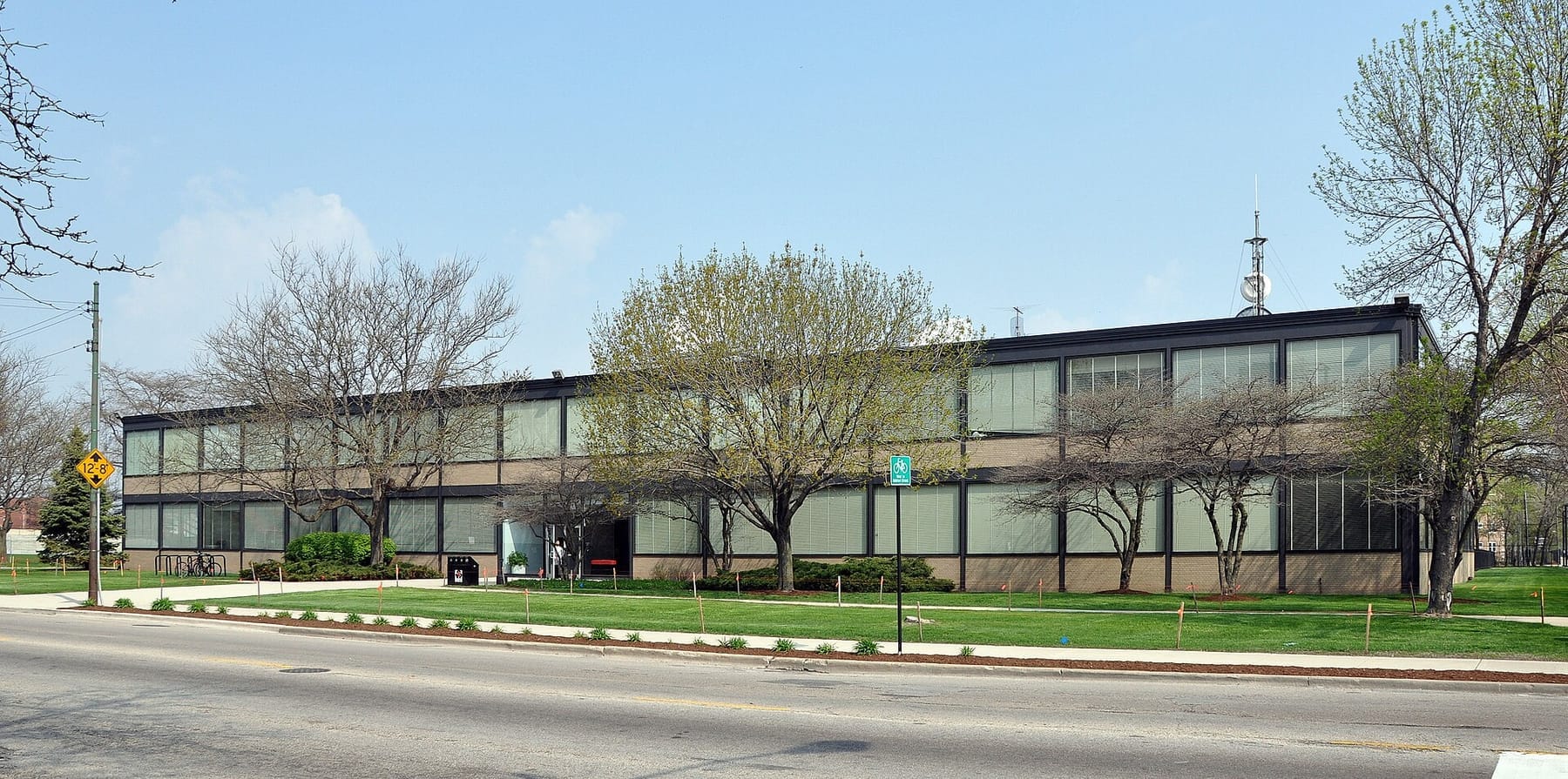IIT Stuart Building (photograph from the Wikimedia Commons category Illinois Institute of Technology)