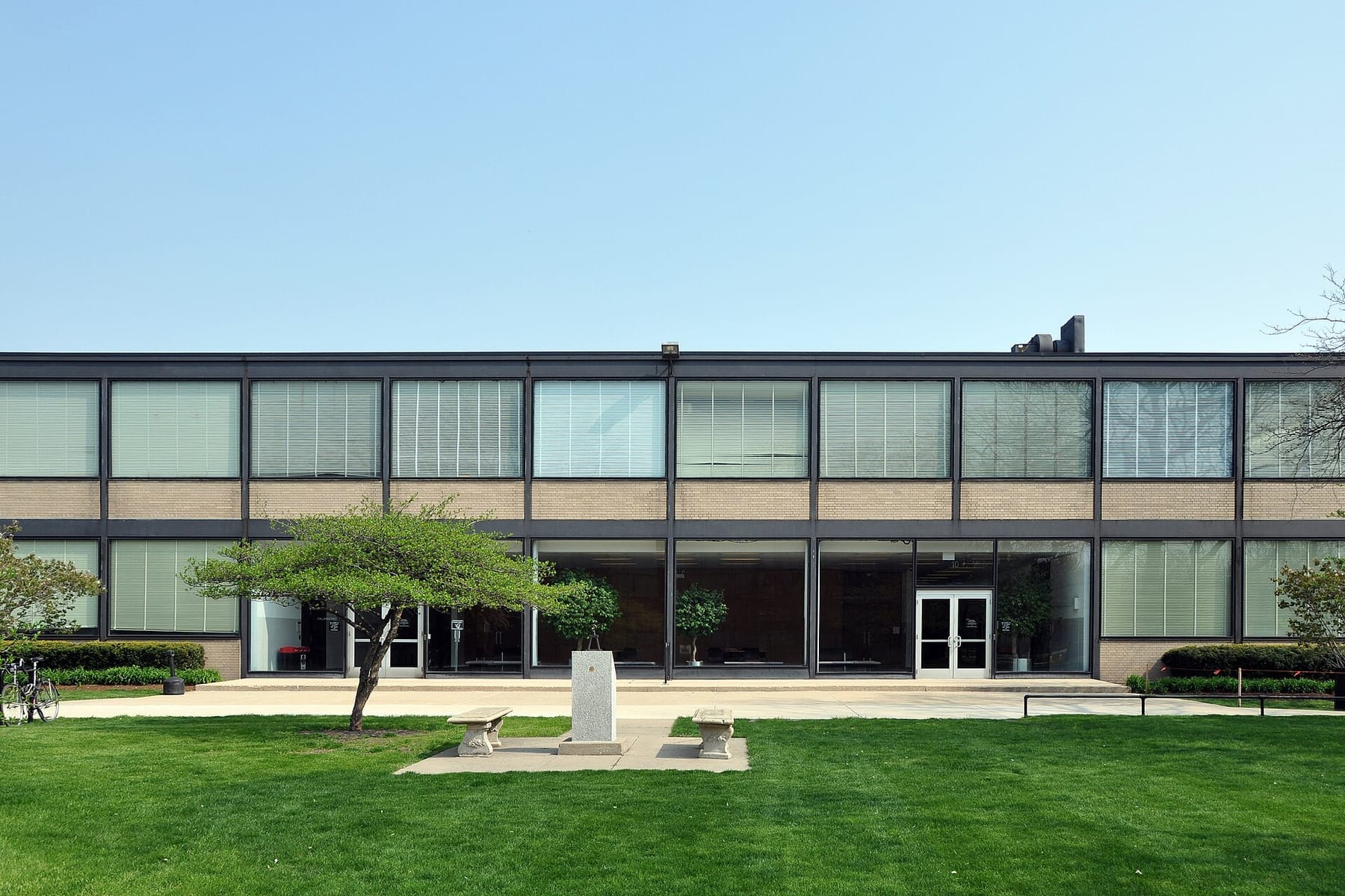 IIT Engineering 1 Building (photograph from the Wikimedia Commons category Illinois Institute of Technology)