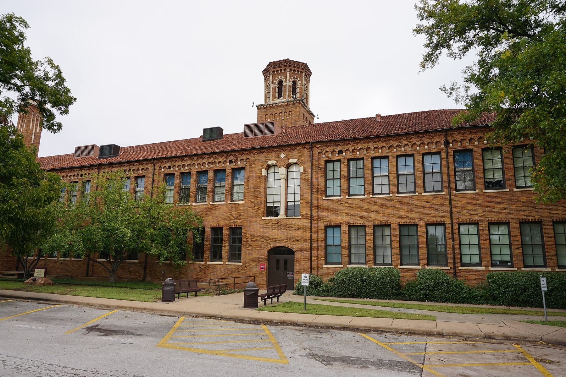 Midwestern State University October 2015 02 (Hardin Administration Building) (photograph from the Wikimedia Commons category Midwestern State University)