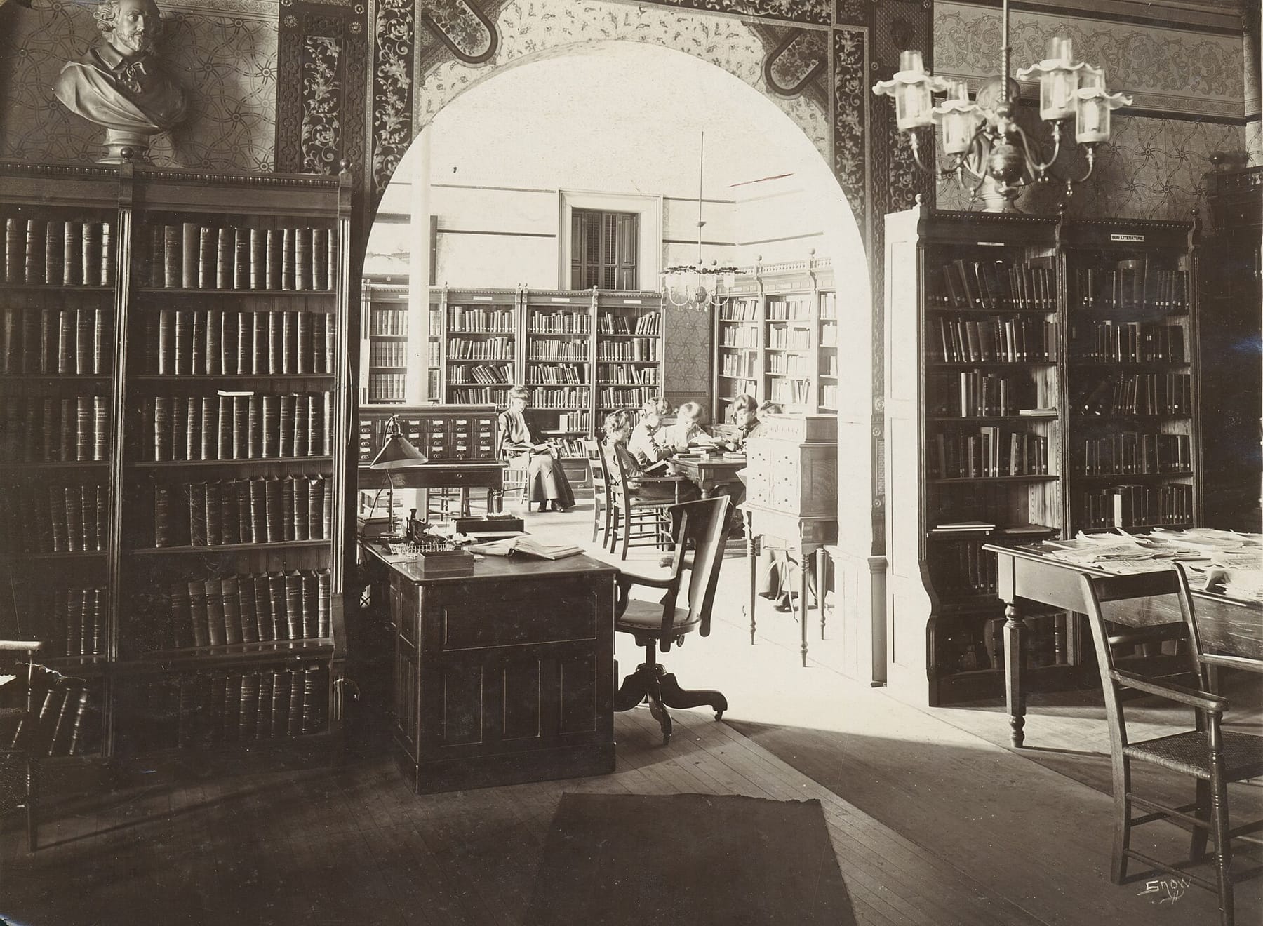 Old Main Library at Mankato State Normal School, Mankato, Minnesota - DPLA - 80958a033f0bbc105d7db2434276baaf (photograph from the Wikimedia Commons category Minnesota State University, Mankato)