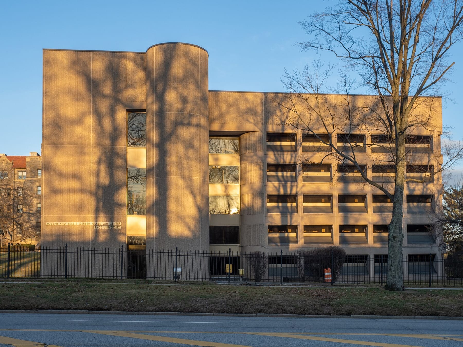 Elisabeth Haub School of Law - Pace University (52641711048) (photograph from the Wikimedia Commons category Pace University)