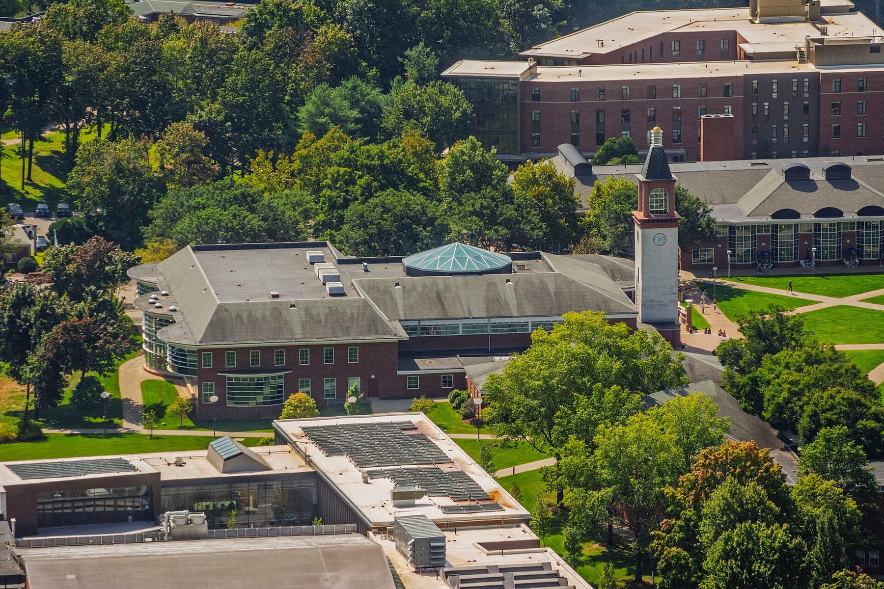 Arnold Bernhard Library, Quinnipiac University (54221524241) (photograph from the Wikimedia Commons category Quinnipiac University)