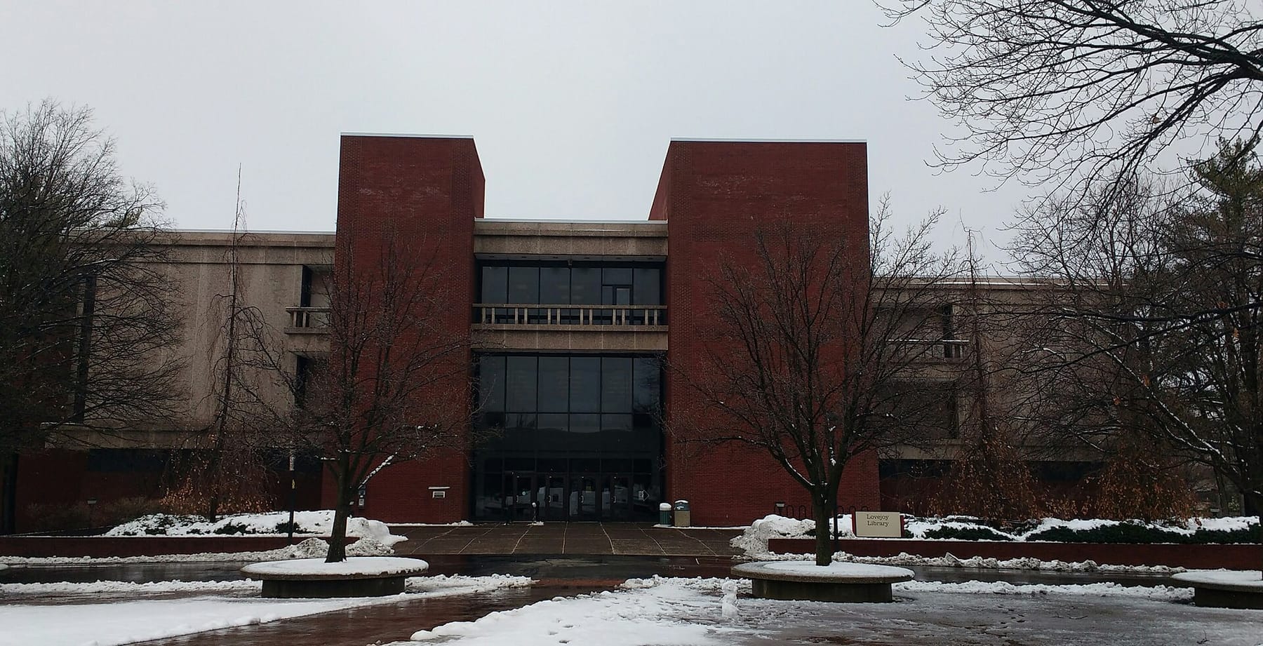 Lovejoy Library 2 (photograph from the Wikimedia Commons category Southern Illinois University Edwardsville)