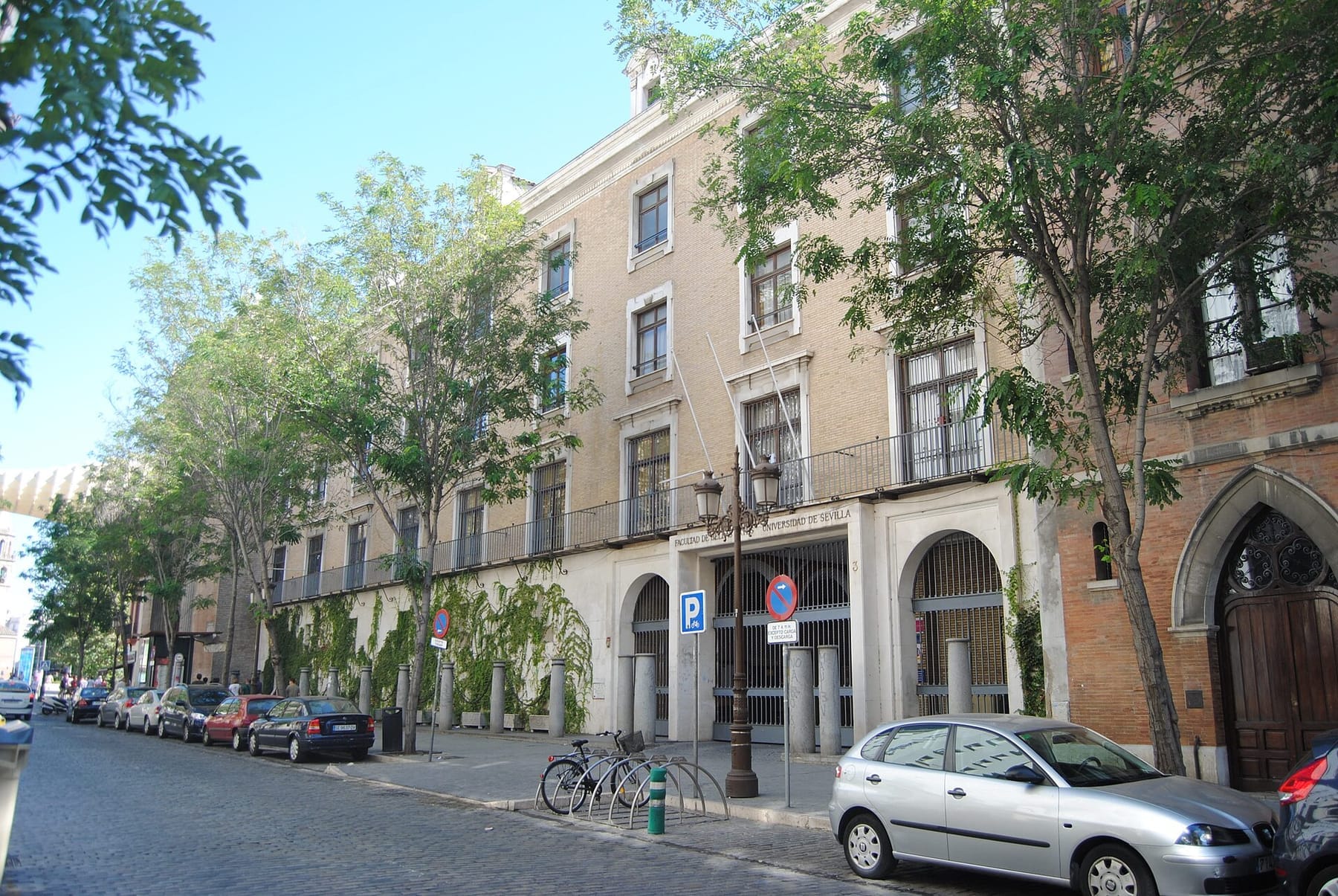 Edificio de la Antigua Universidad Literaria (photograph from the Wikimedia Commons category Facultad de Bellas Artes (Universidad de Sevilla))