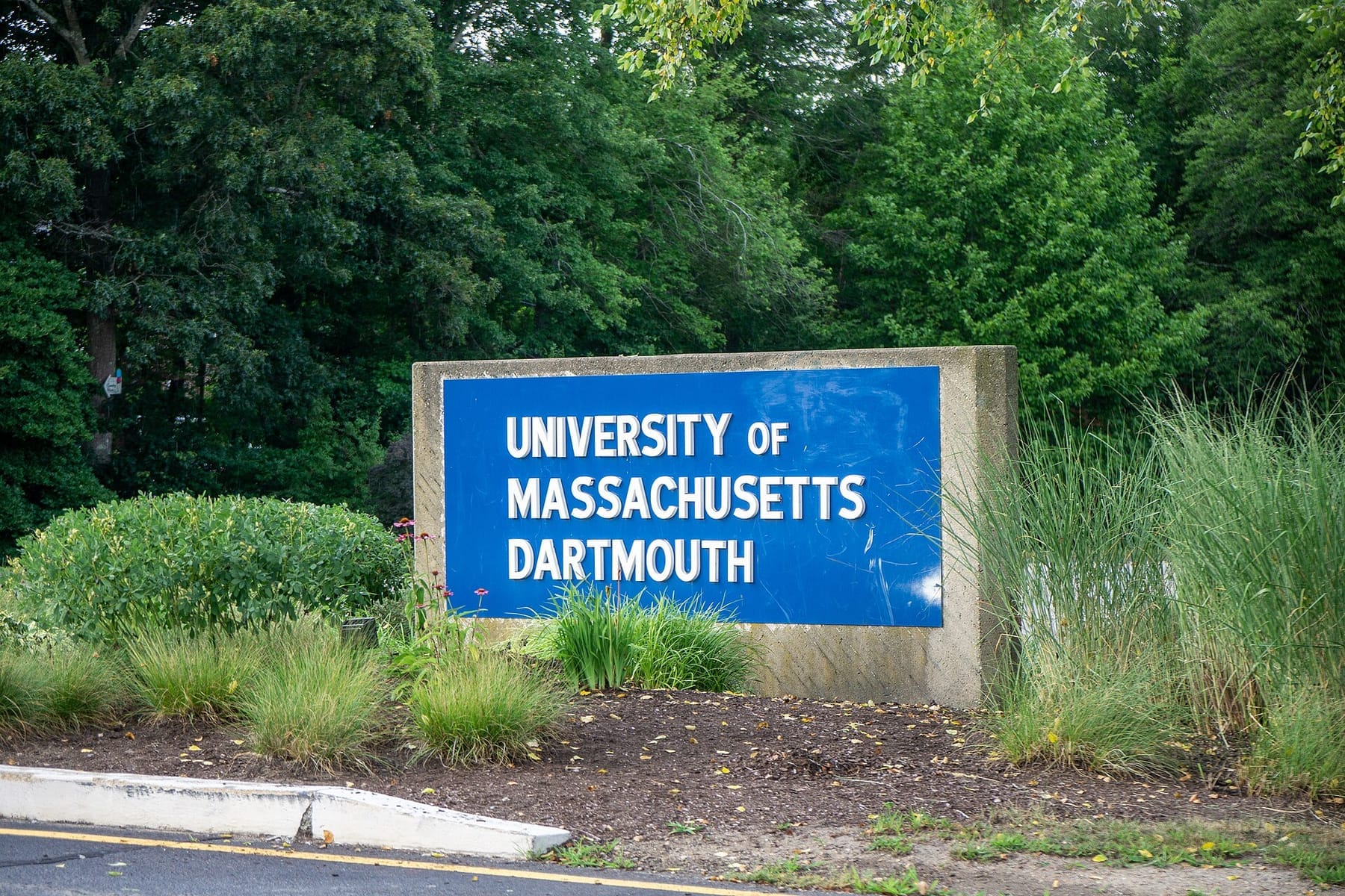 UMass Dartmouth sign at the entrance (photograph from the Wikimedia Commons category University of Massachusetts Dartmouth)