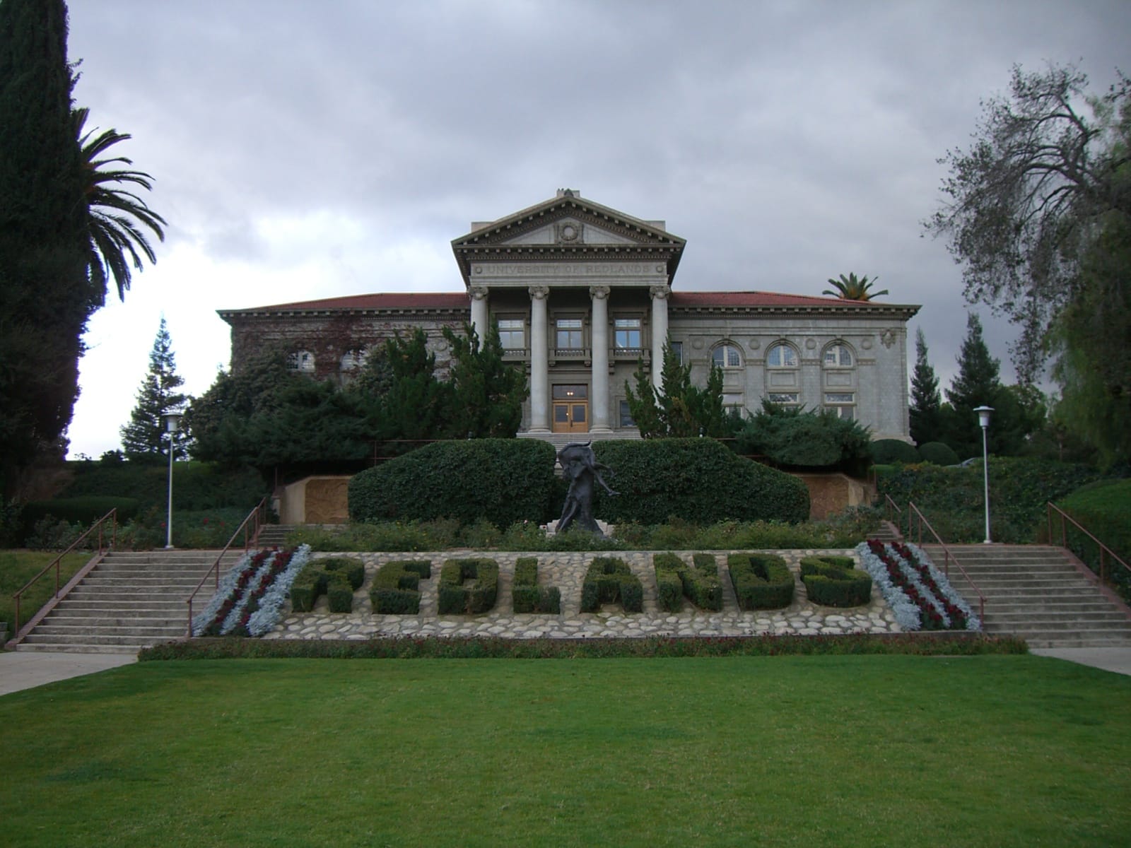 Admin Building - panoramio - Jordan W. (1) (photograph from the Wikimedia Commons category University of Redlands)