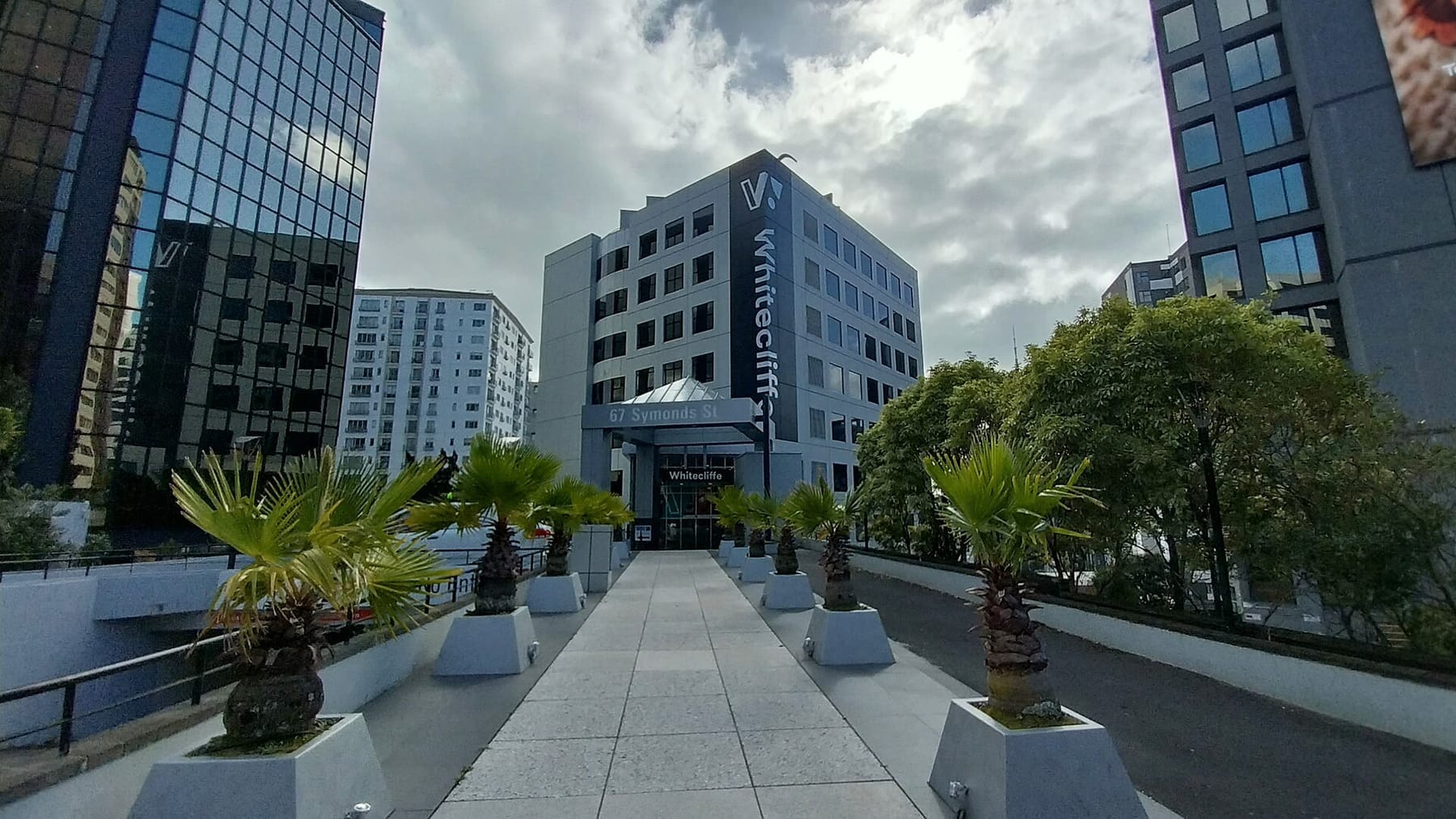 Whitecliffe building and approach from Symonds St (photograph from the Wikimedia Commons category Whitecliffe College of Arts and Design)